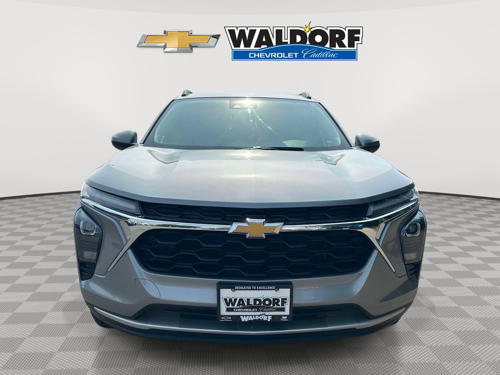 Used 2025 Chevrolet Trax LT FWD image 2