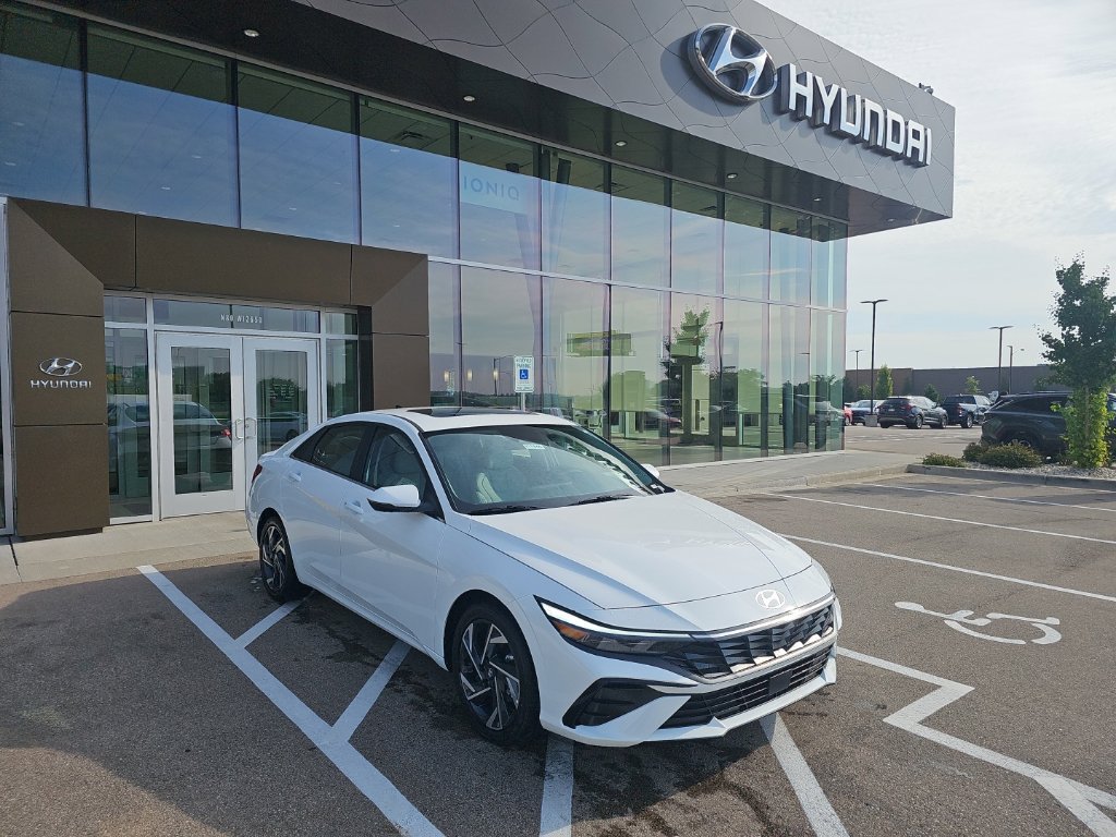 New 2026 Hyundai Elantra Limited FWD image 7
