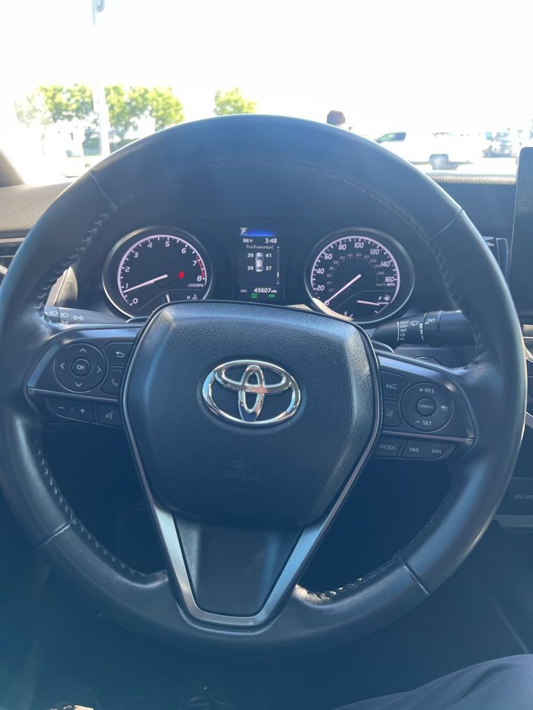 Used 2024 Toyota Camry SE w/ Convenience Package image 18