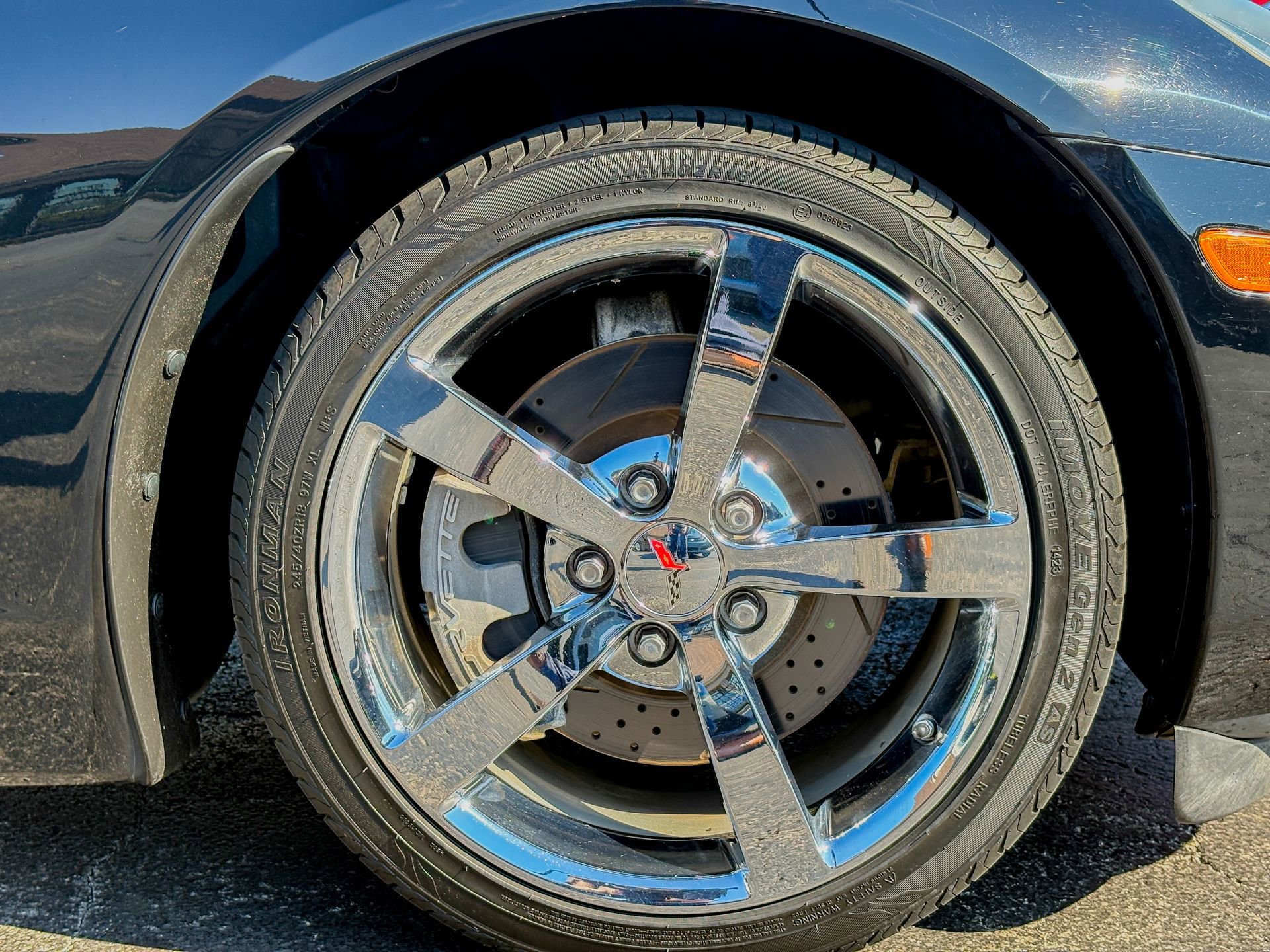 Used 2010 Chevrolet Corvette Convertible w/ Preferred Equipment Group RWD image 11