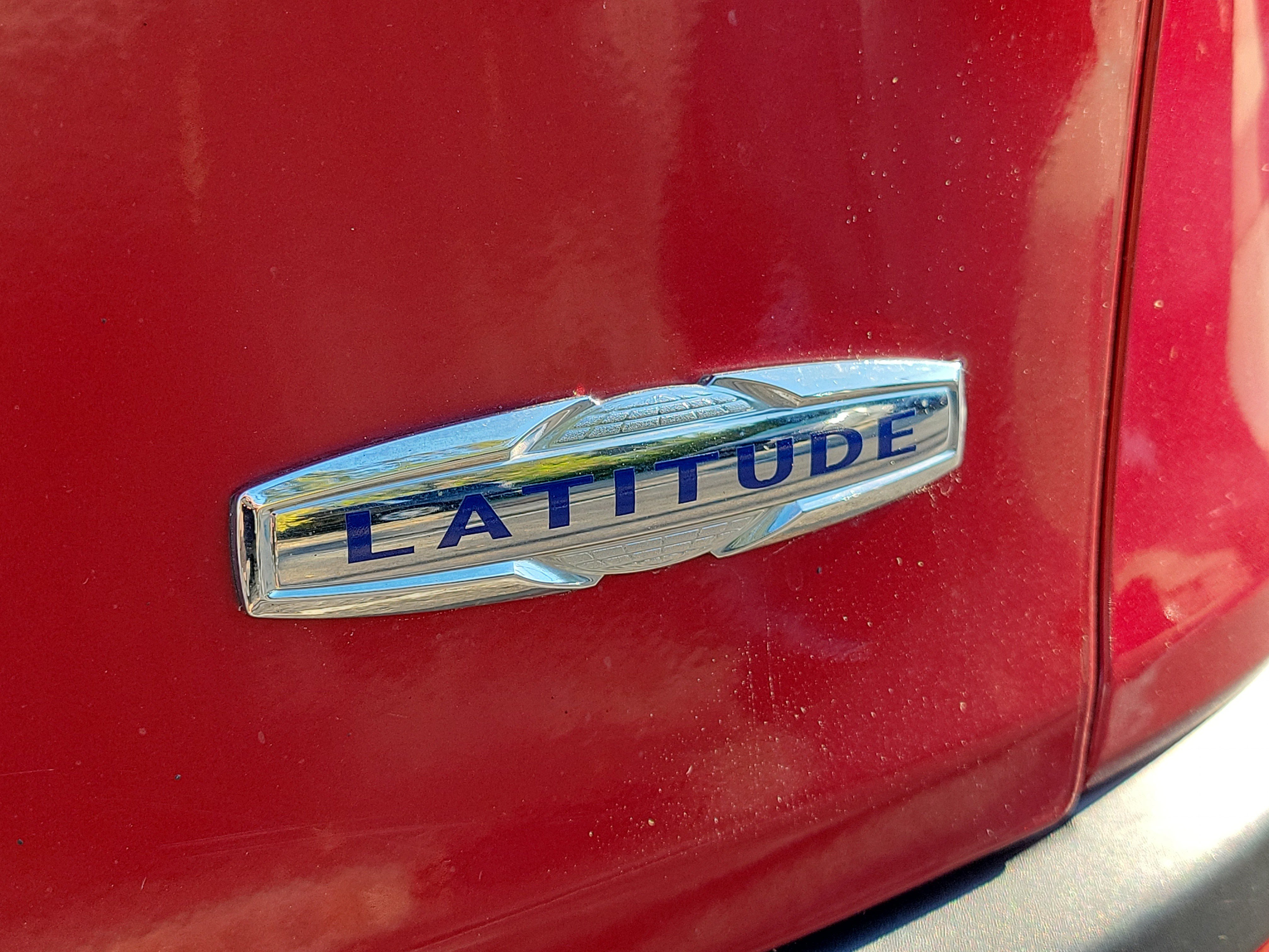 Used 2015 Jeep Cherokee Latitude w/ Cold Weather Group FWD image 7