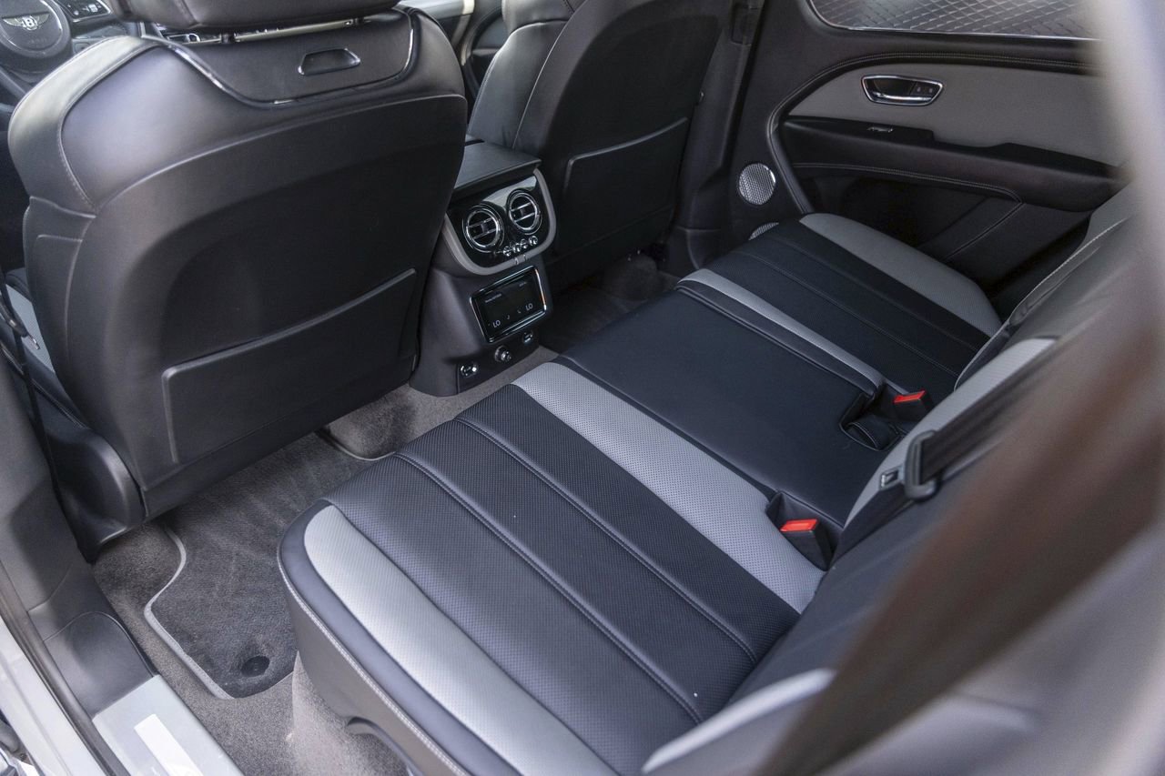 Used 2025 Bentley Bentayga AWD/4WD image 50