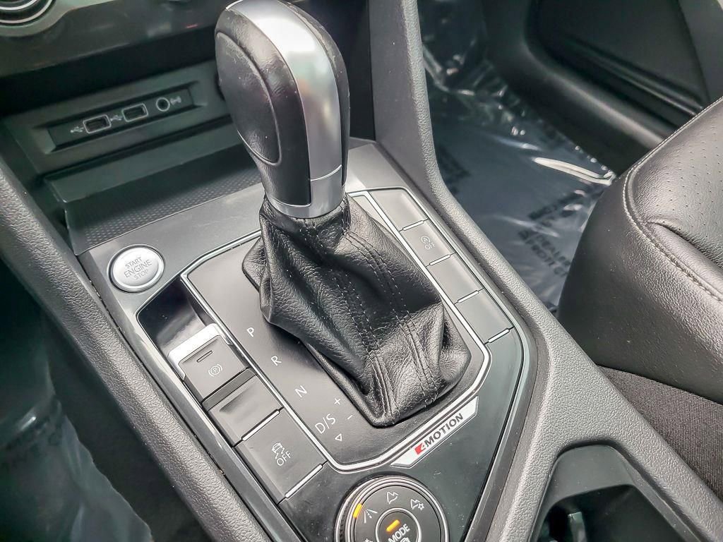 Used 2018 Volkswagen Tiguan SE w/ Panoramic Sunroof Package image 19