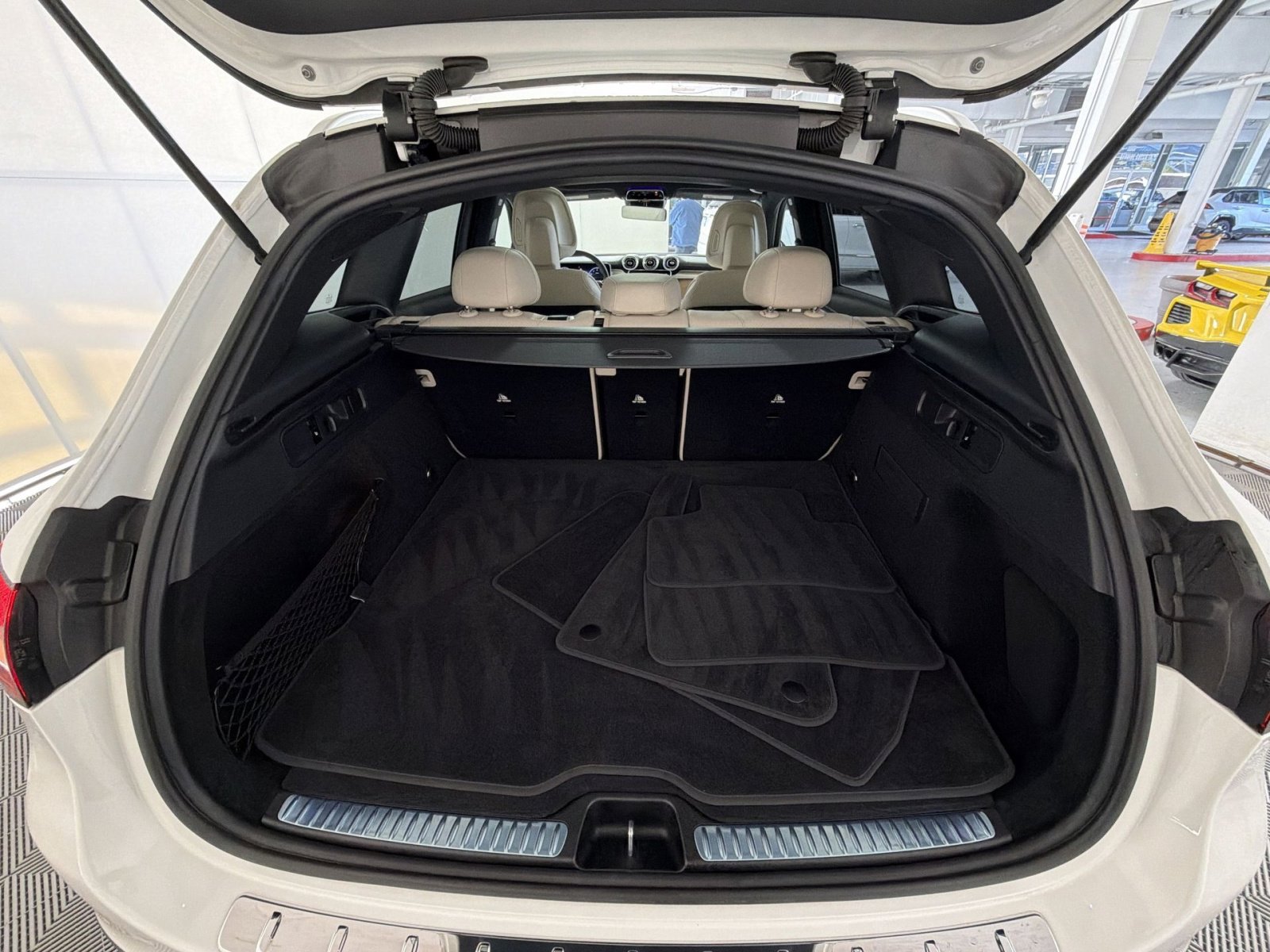 Used 2023 Mercedes-Benz GLC 300 4MATIC image 26