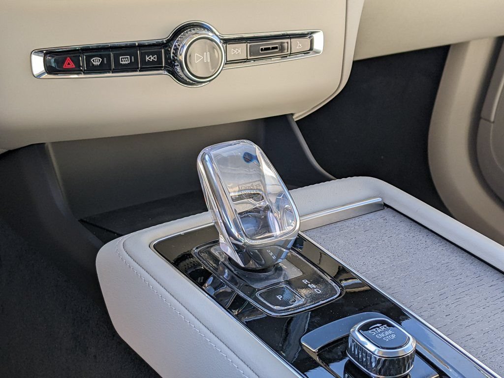 New 2026 Volvo XC90 B6 Ultra w/ Protection Package Premier AWD/4WD image 19
