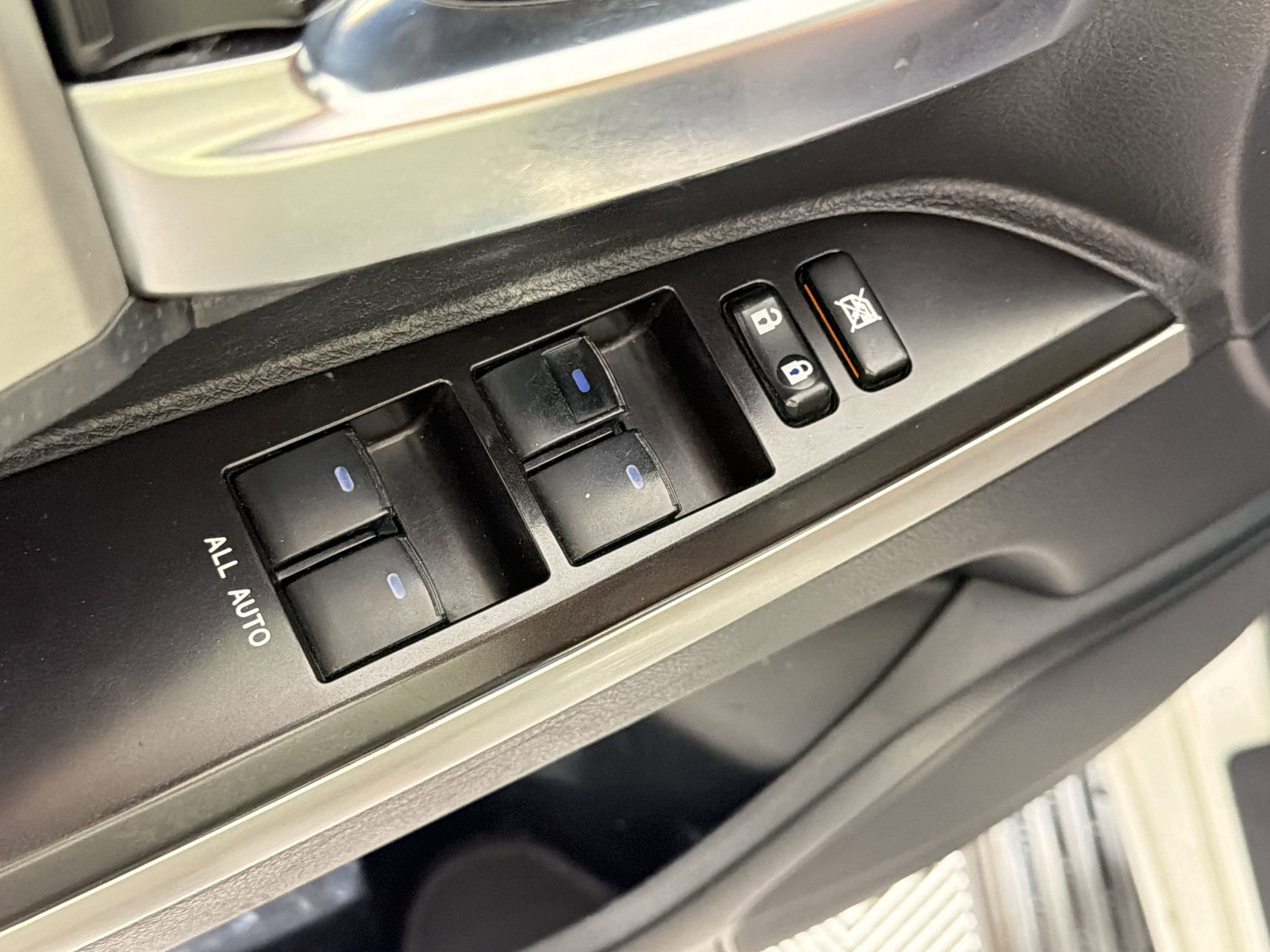 Used 2016 Toyota Land Cruiser AWD/4WD image 12