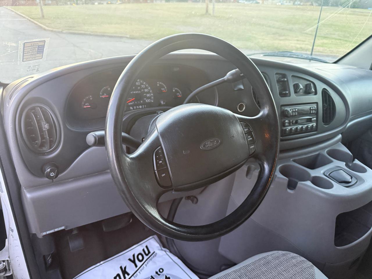 Used 2001 Ford E-350 and Econoline 350 Club Wagon image 12