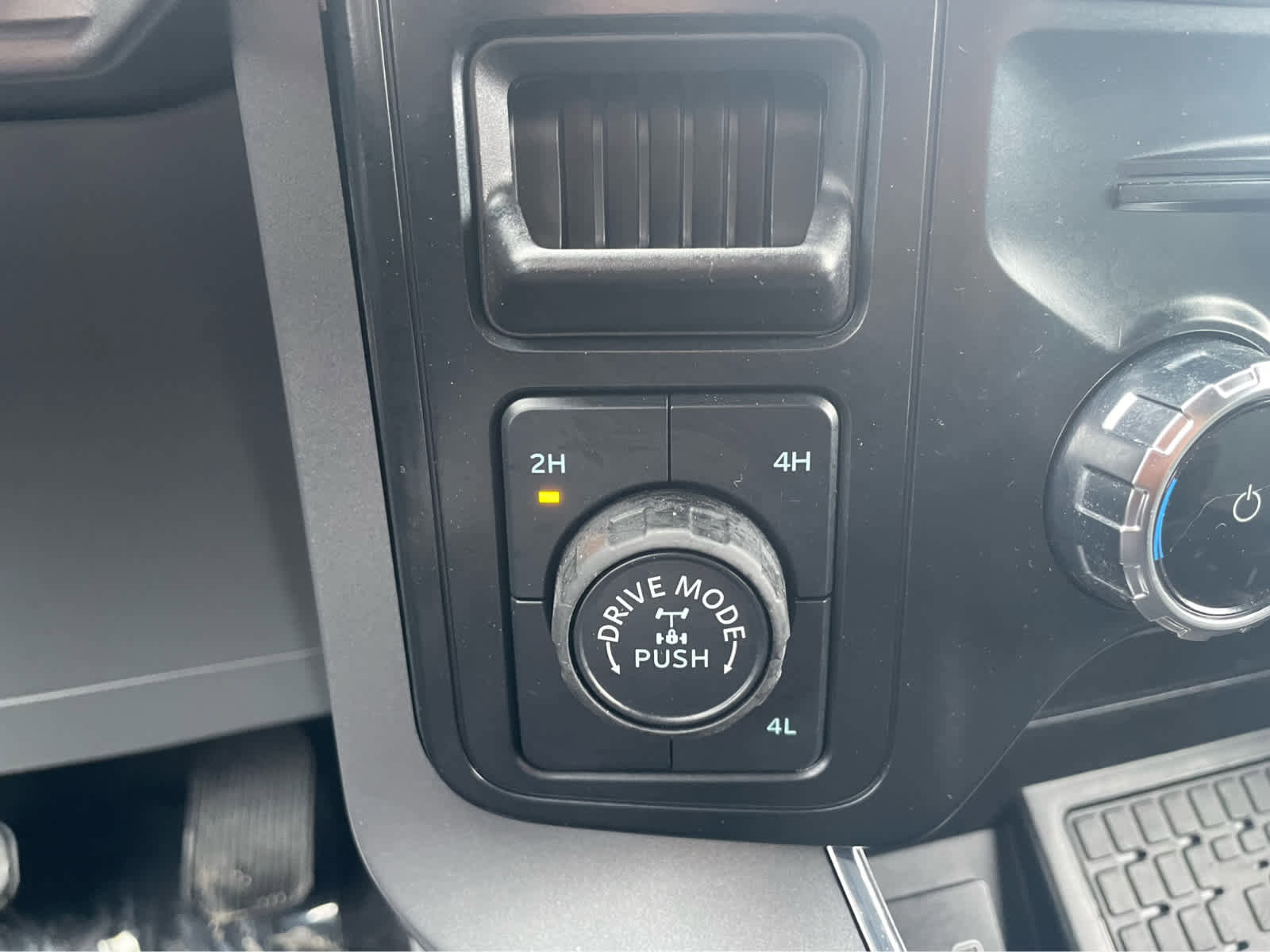 Used 2025 Ford F150 XLT w/ Equipment Group 302A MID image 24