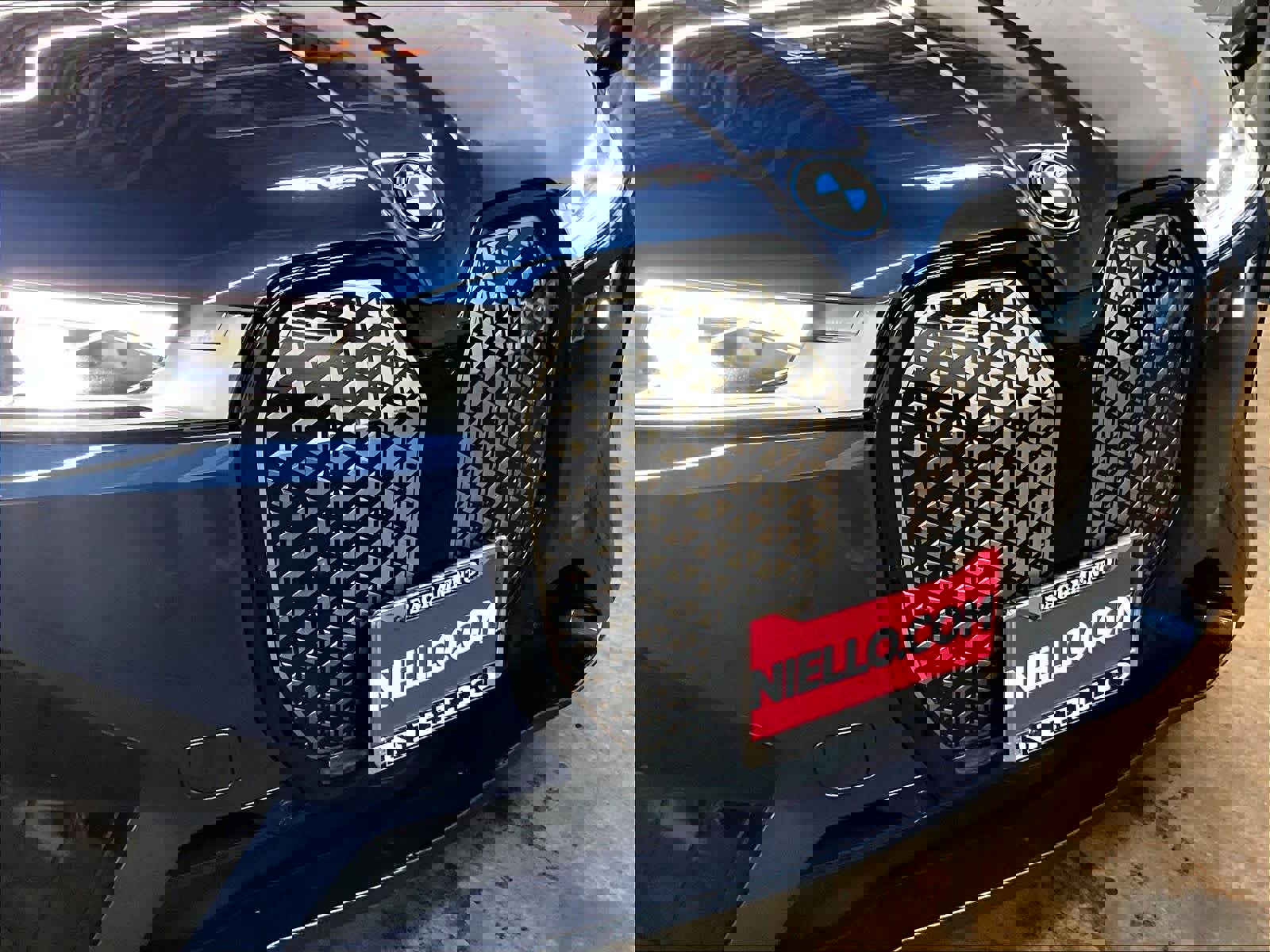 Used 2025 BMW iX xDrive50 image 32