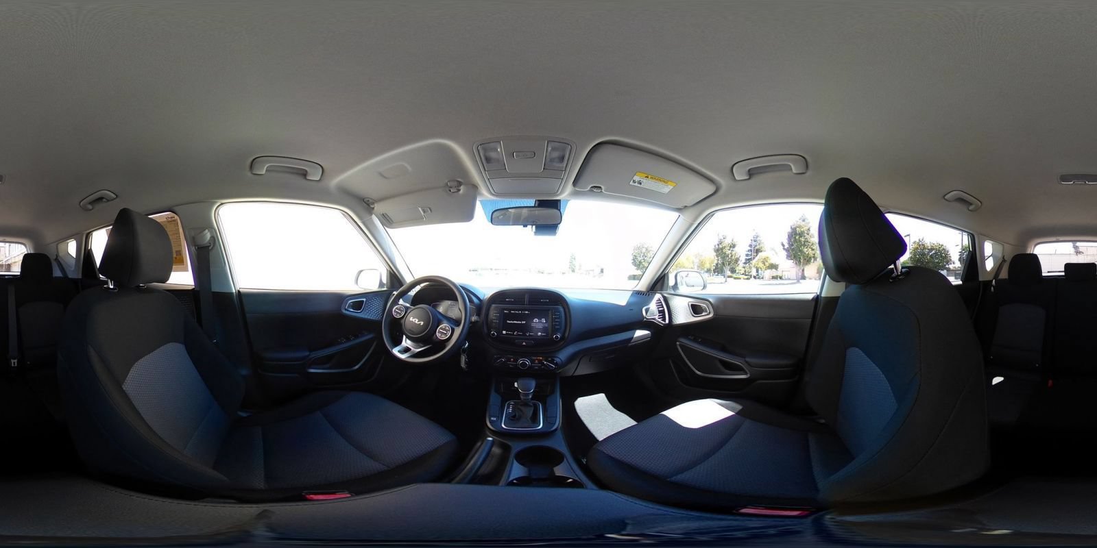 Used 2025 Kia Soul LX w/ LX Technology Package FWD image 35