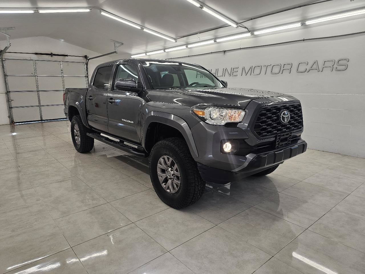 Used 2019 Toyota Tacoma SR5 AWD/4WD image 3