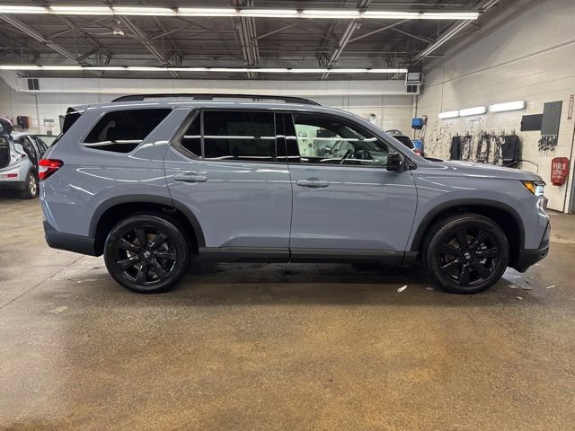 Used 2025 Honda Pilot Black Edition image 7