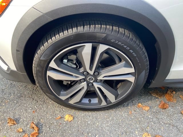 New 2026 Volvo V60 B5 Cross Country Plus w/ Climate Package AWD/4WD image 9