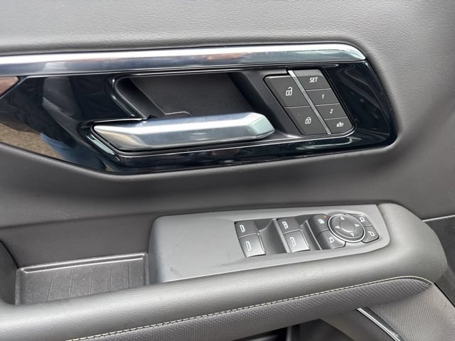 New 2026 Chevrolet Suburban Premier w/ Sun And Tow Package AWD/4WD image 33