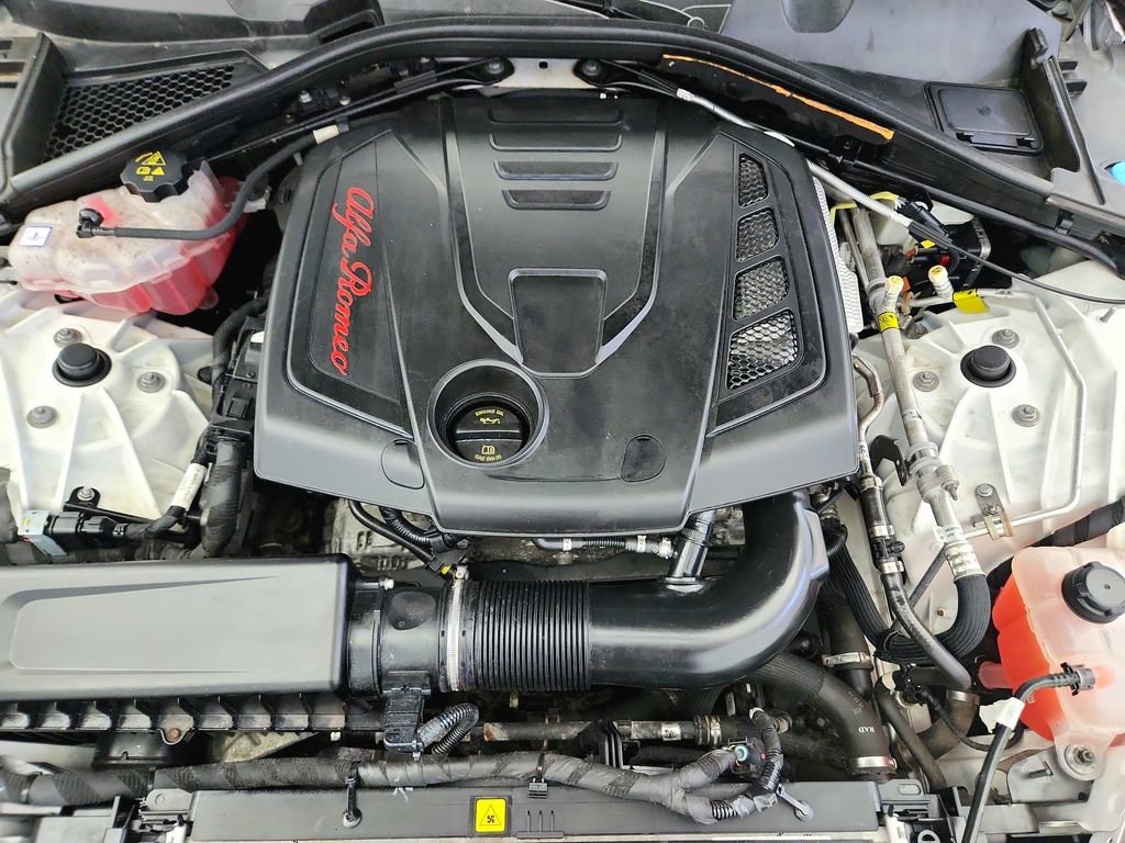 Used 2019 Alfa Romeo Giulia AWD image 32