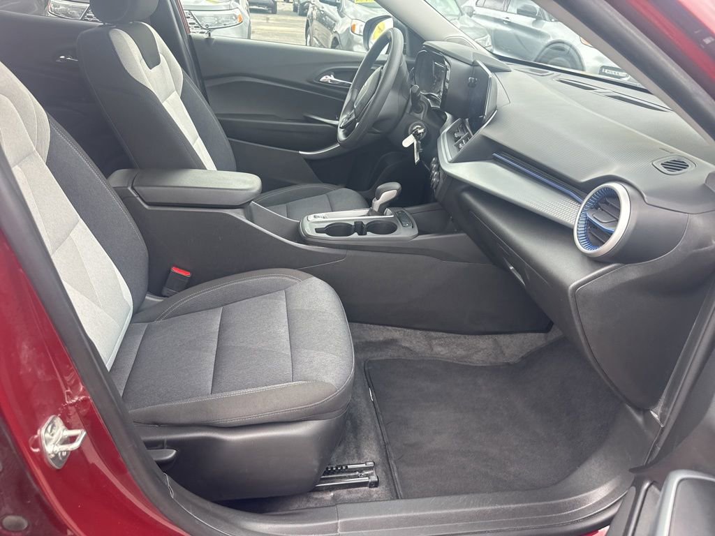 Used 2025 Chevrolet Trax LS image 16