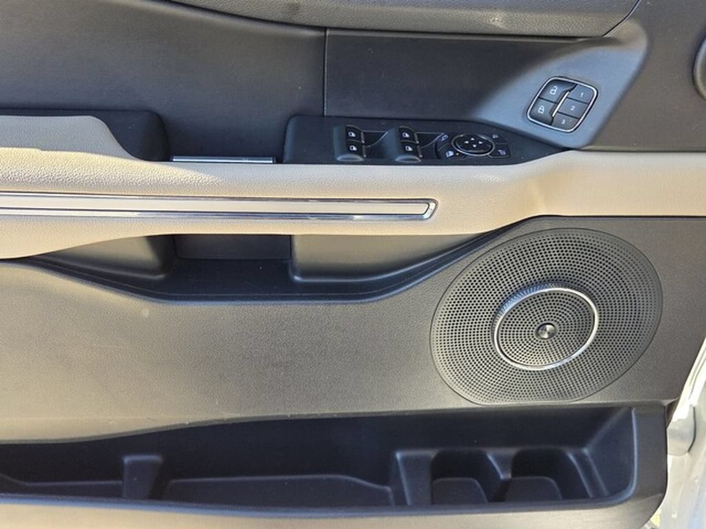 Used 2024 Ford Expedition Limited RWD image 4
