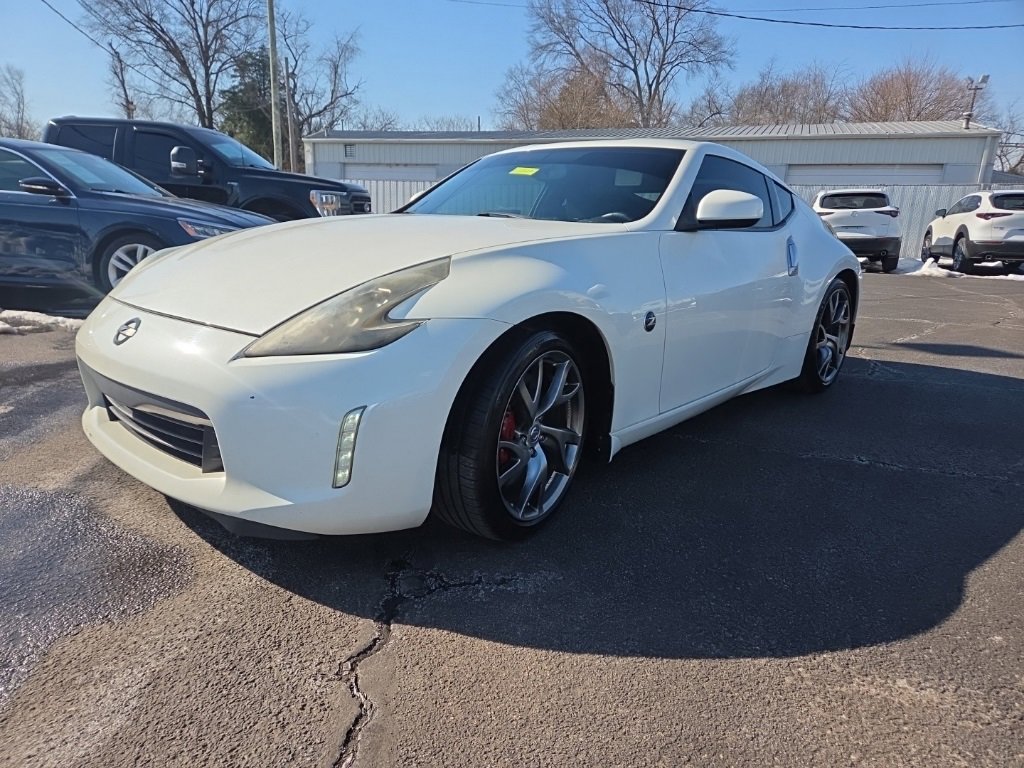 Used 2016 Nissan 370Z w/ Sport Package image 3
