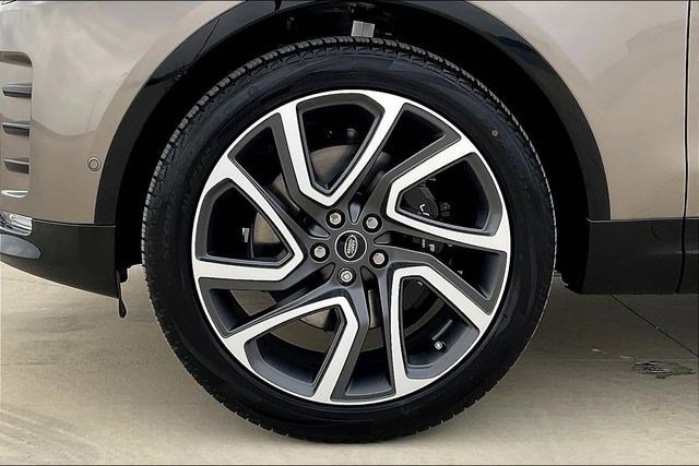 New 2025 Land Rover Discovery Metropolitan Edition image 15