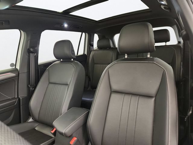Used 2024 Volkswagen Tiguan SE R-Line AWD/4WD image 10