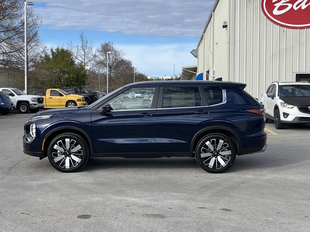 New 2026 Mitsubishi Outlander SE image 2