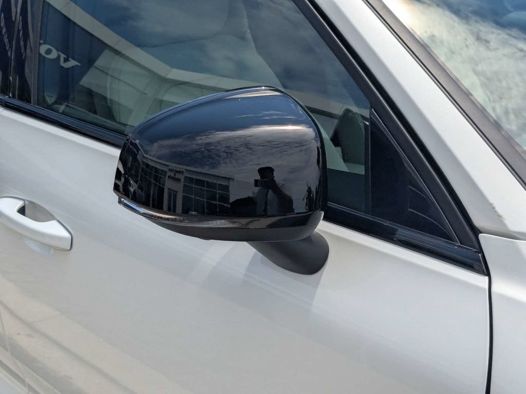 Certified 2026 Volvo XC40 B4 Plus w/ Protection Package Premier FWD image 12