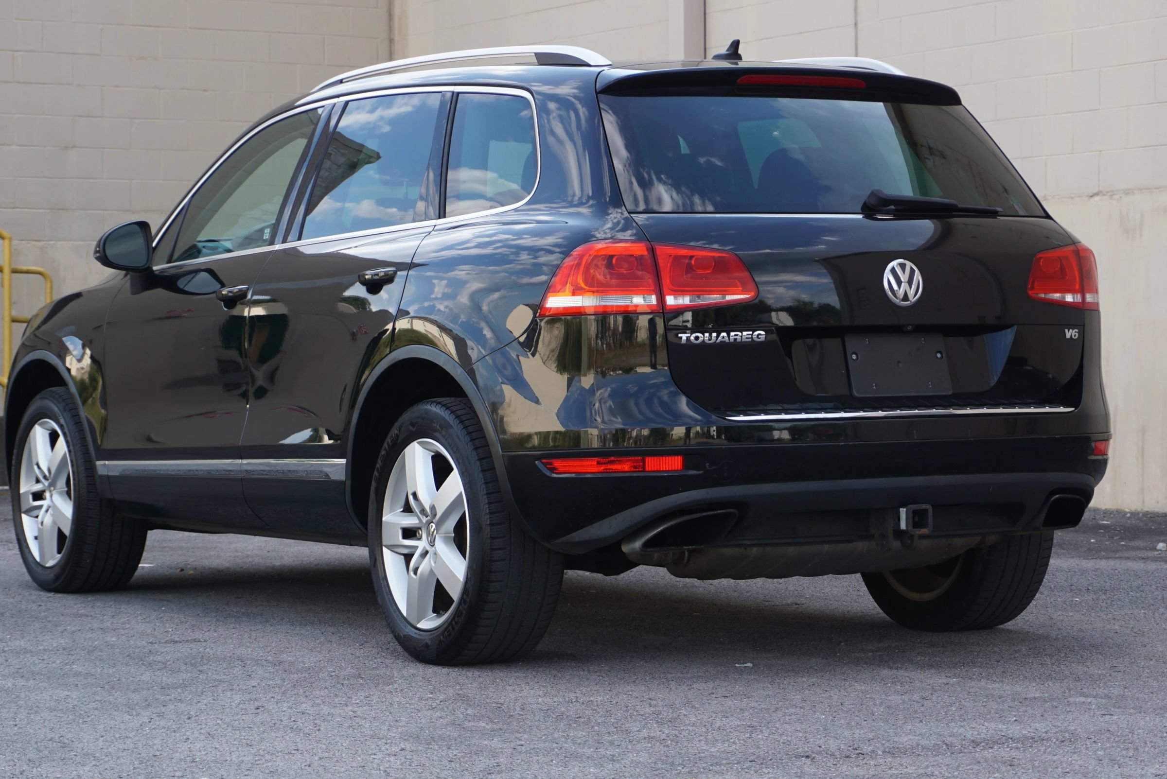 Used 2014 Volkswagen Touareg Sport AWD/4WD image 7