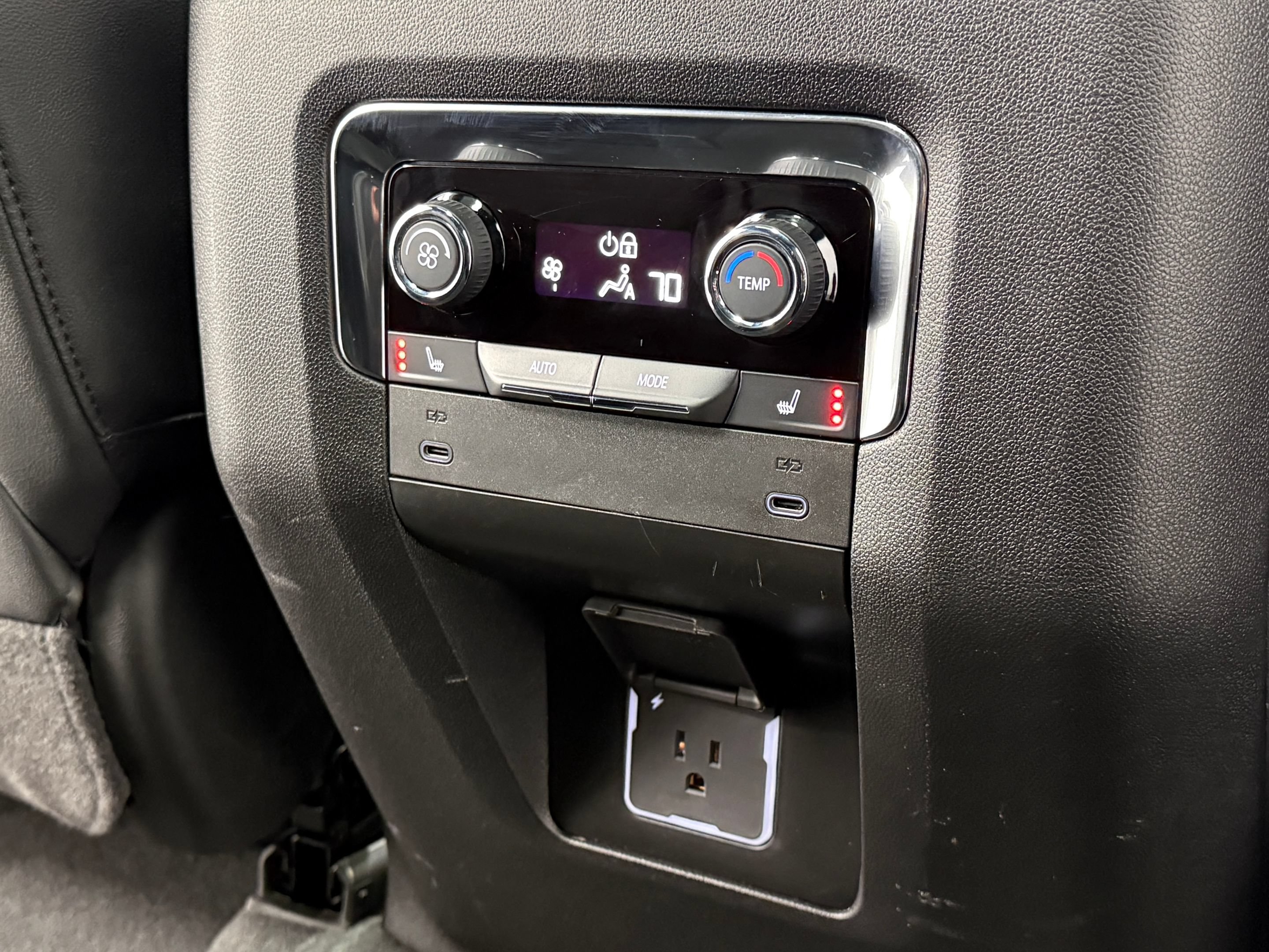 Used 2026 Chevrolet Suburban RST w/ Comfort Package AWD/4WD image 36
