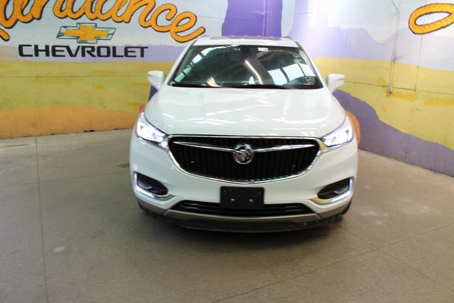 Used 2021 Buick Enclave Essence image 3