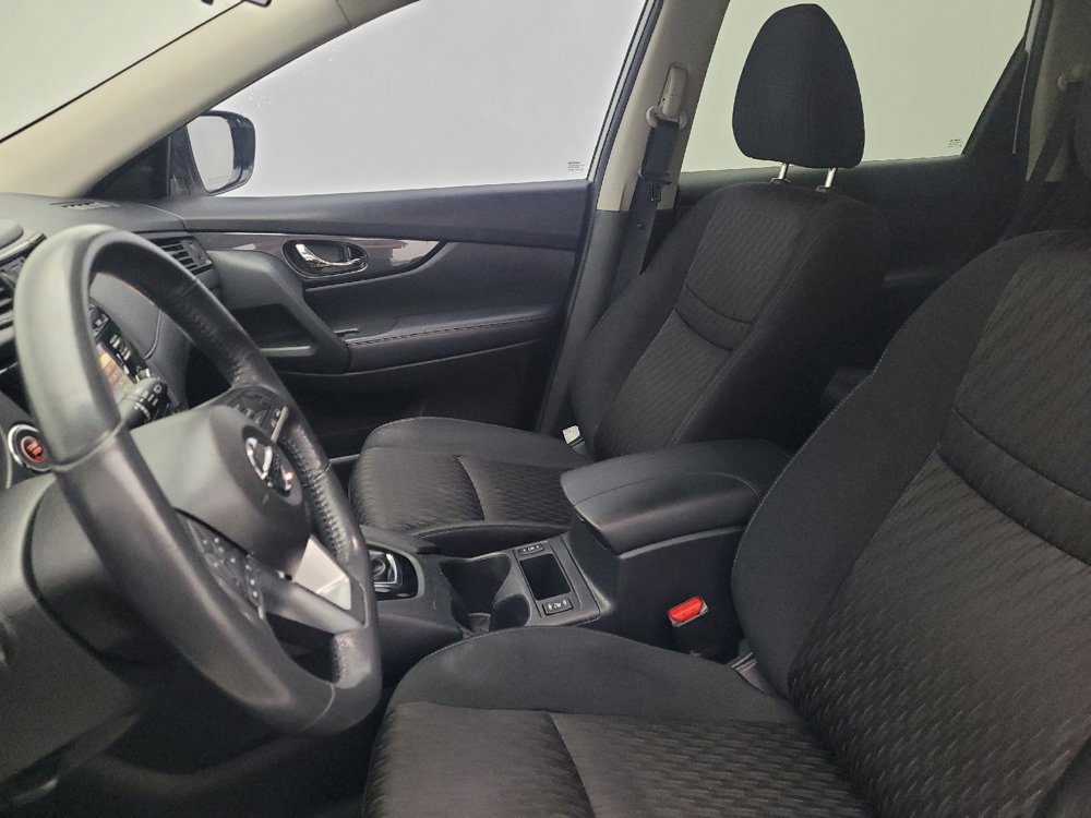 Used 2017 Nissan Rogue SV FWD image 17