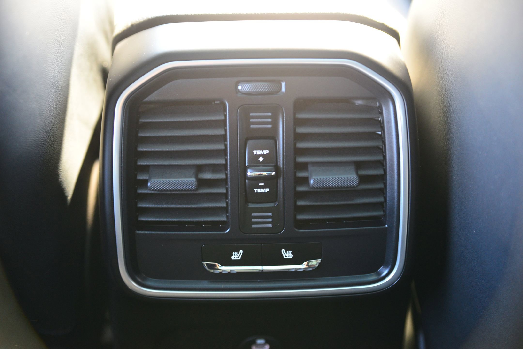 Certified 2025 Porsche Macan image 28
