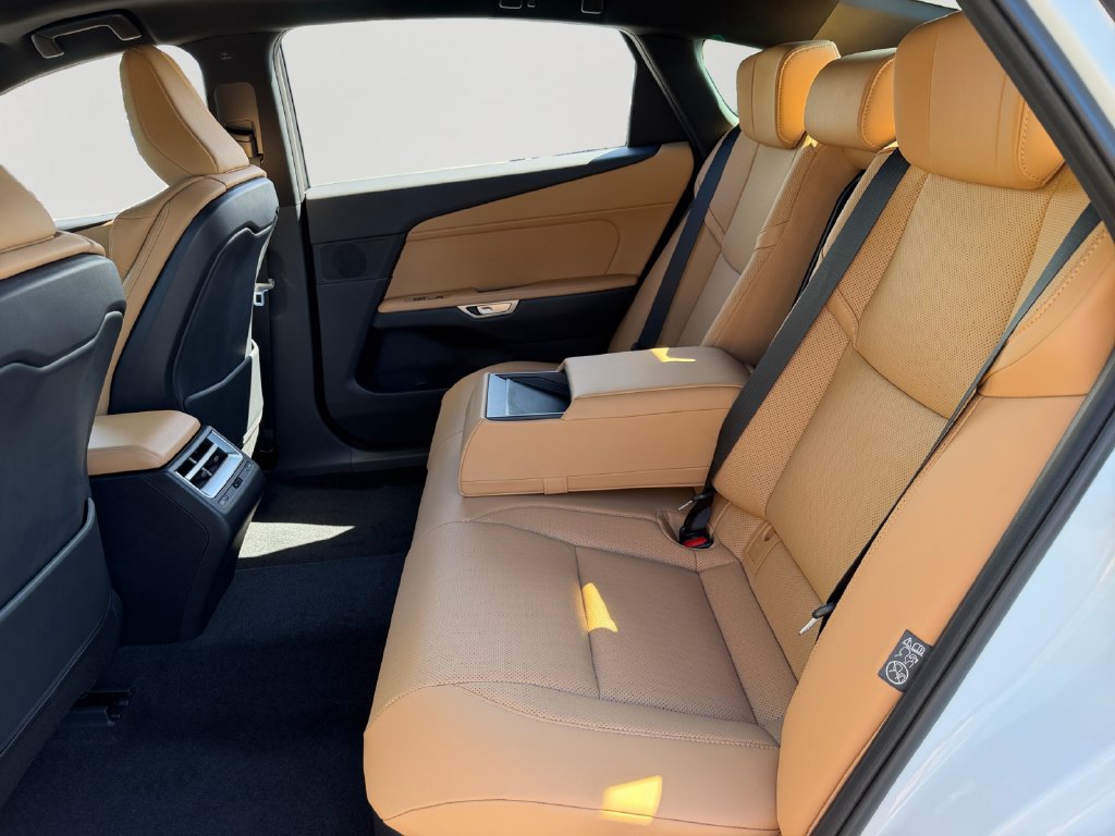 New 2026 Lexus ES 500e AWD/4WD image 9