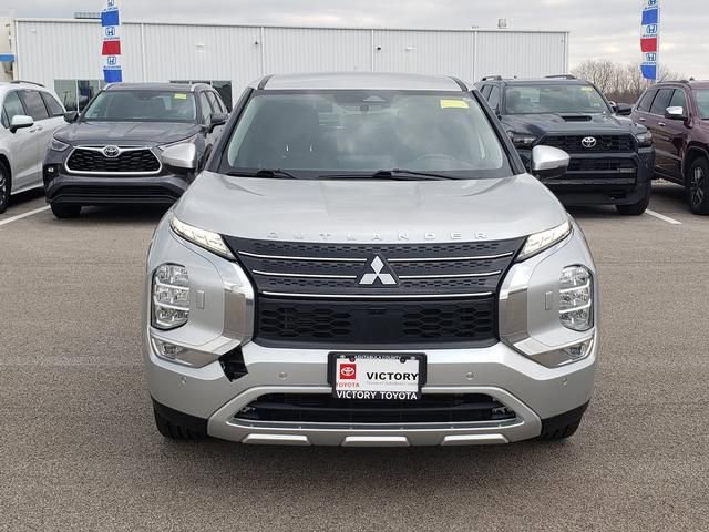 Used 2022 Mitsubishi Outlander SE image 2