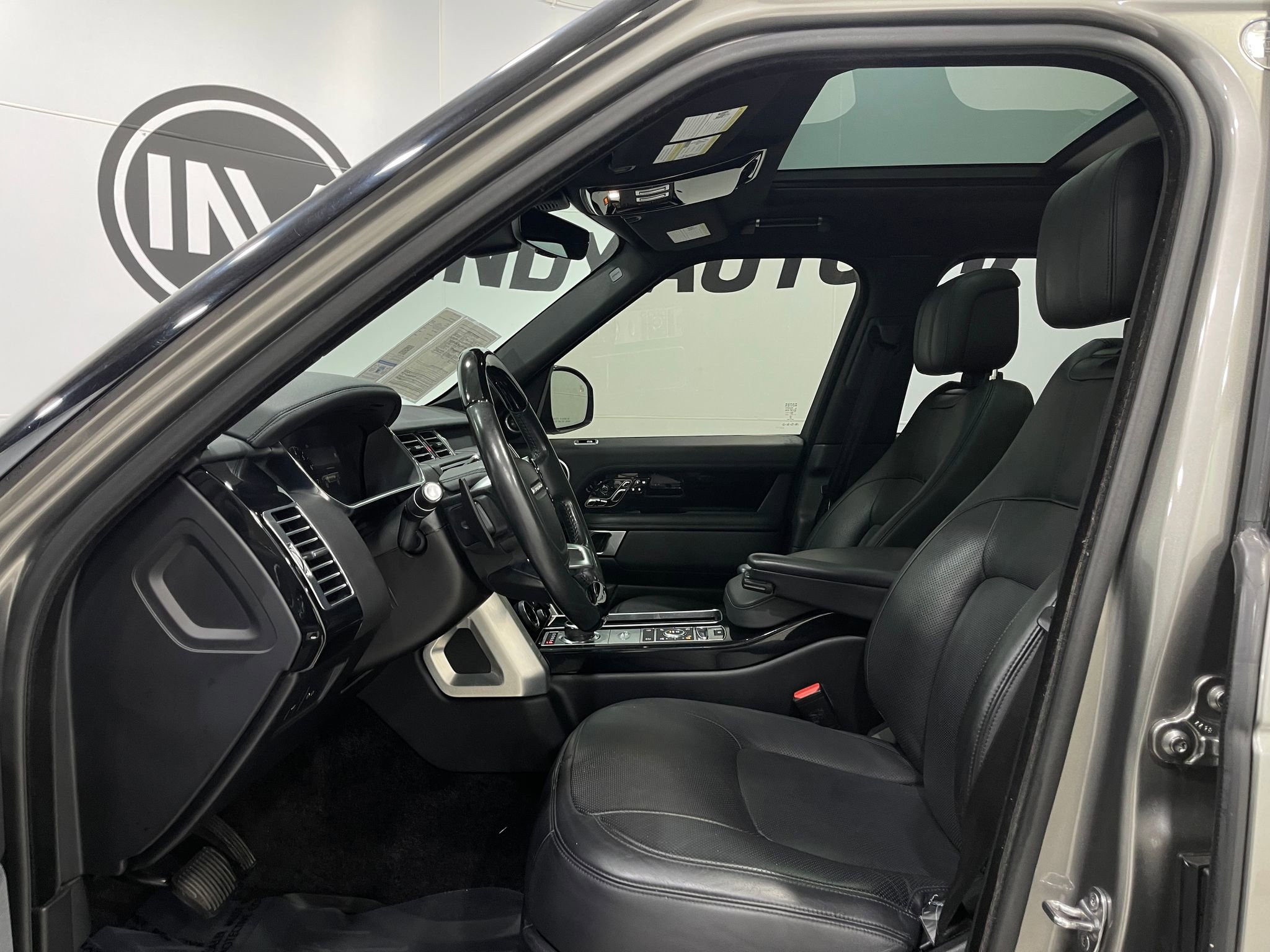 Used 2019 Land Rover Range Rover Supercharged AWD/4WD image 13