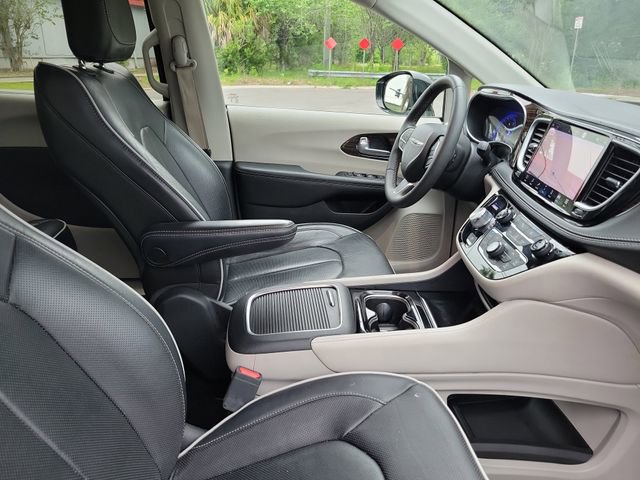Used 2023 Chrysler Pacifica Limited FWD image 35