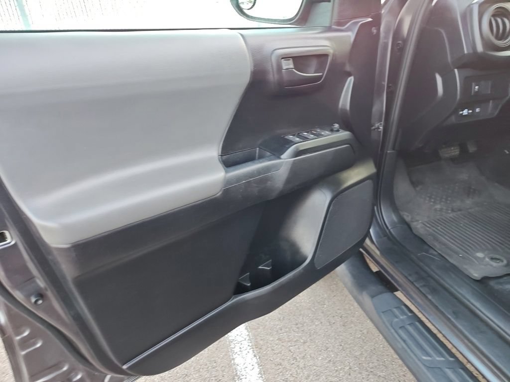 Used 2021 Toyota Tacoma SR AWD/4WD image 8