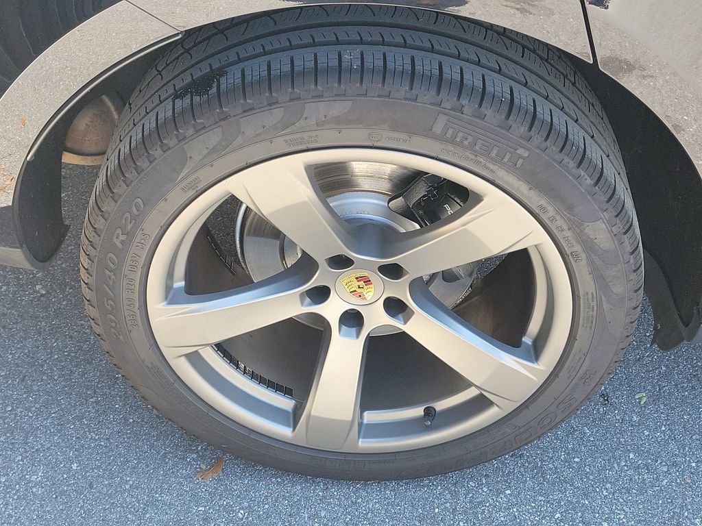 Certified 2022 Porsche Macan image 14