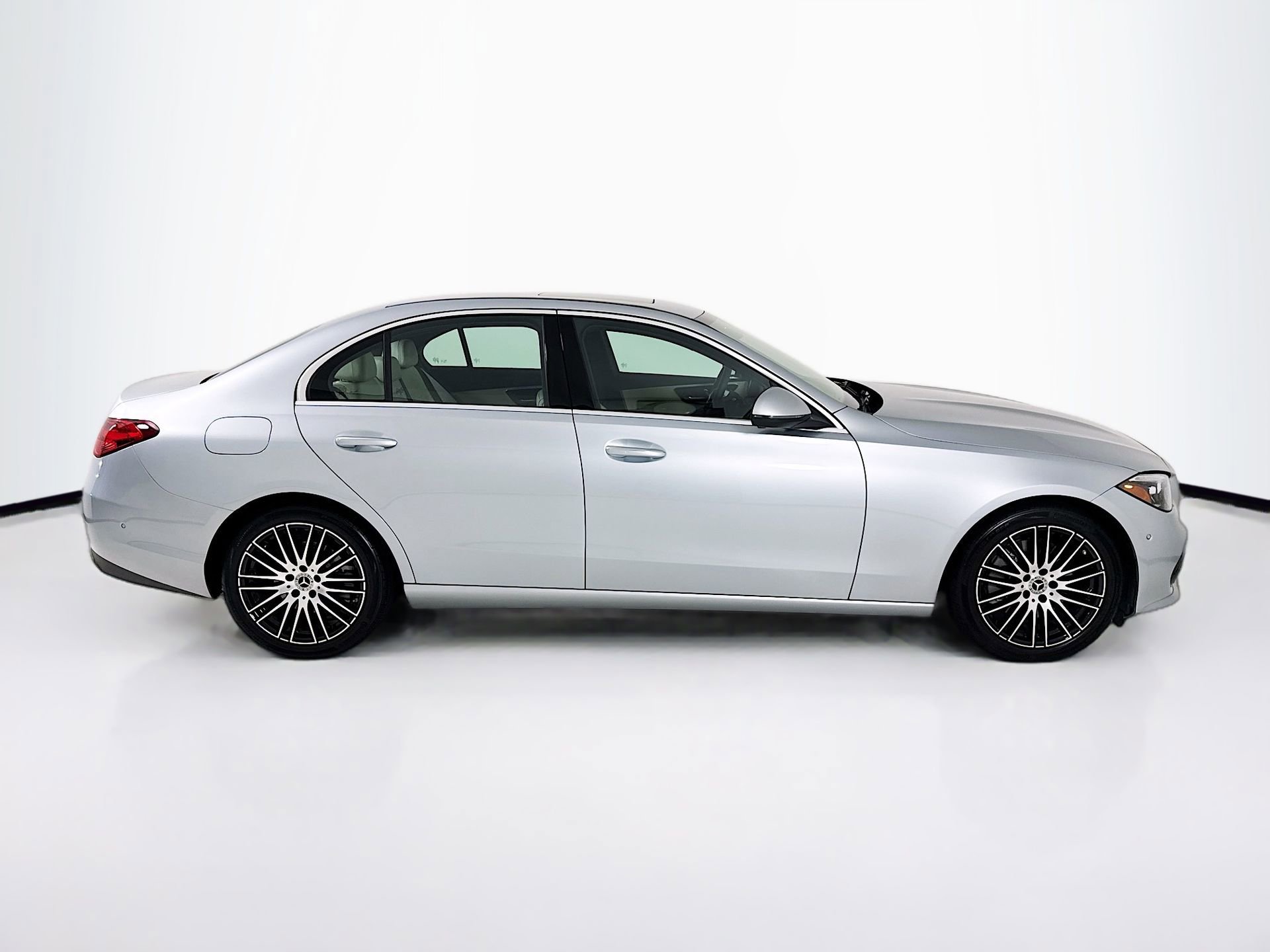 Used 2025 Mercedes-Benz C 300 Sedan image 9