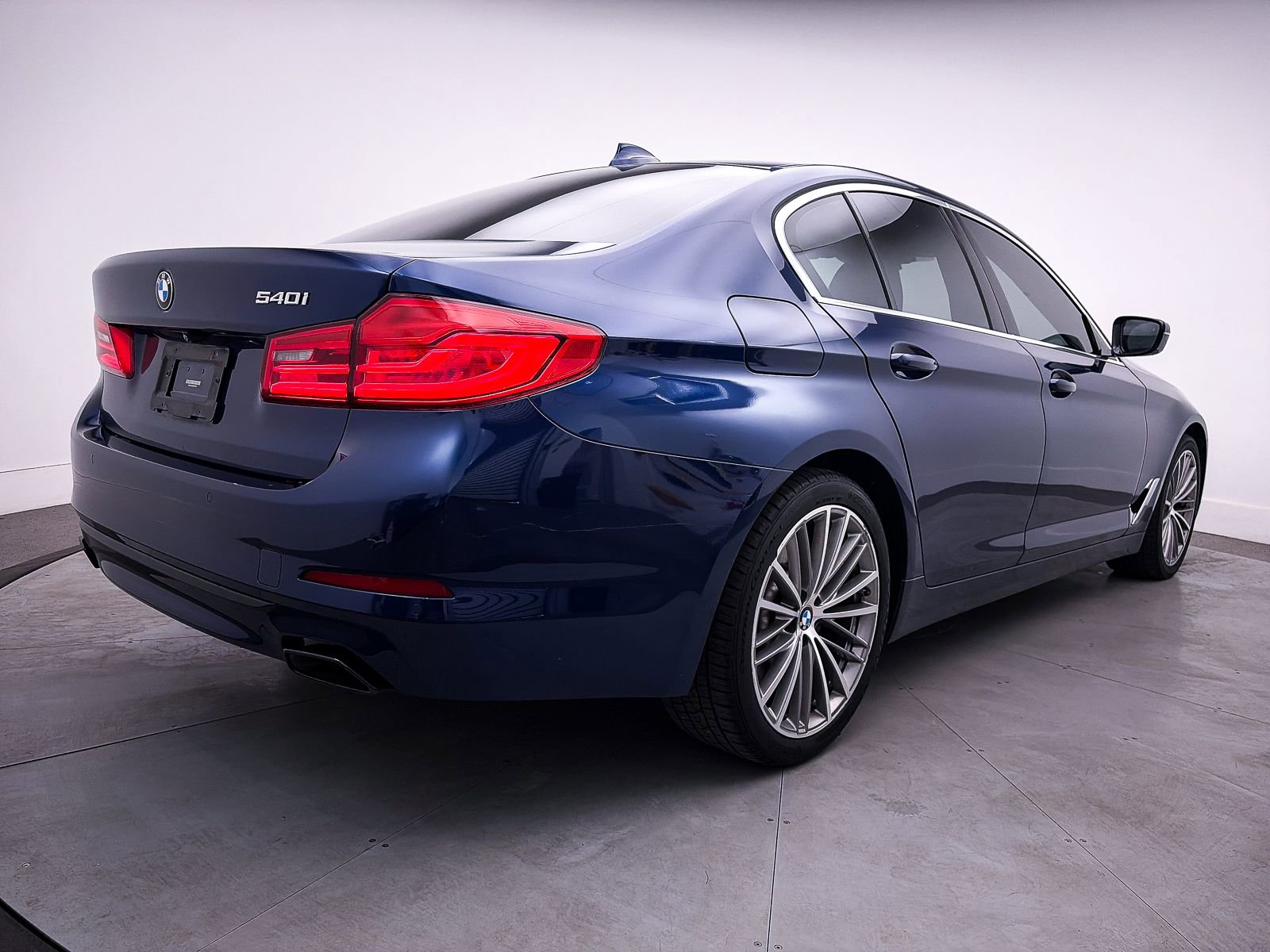 Used 2019 BMW 540i w/ Executive Package image 10
