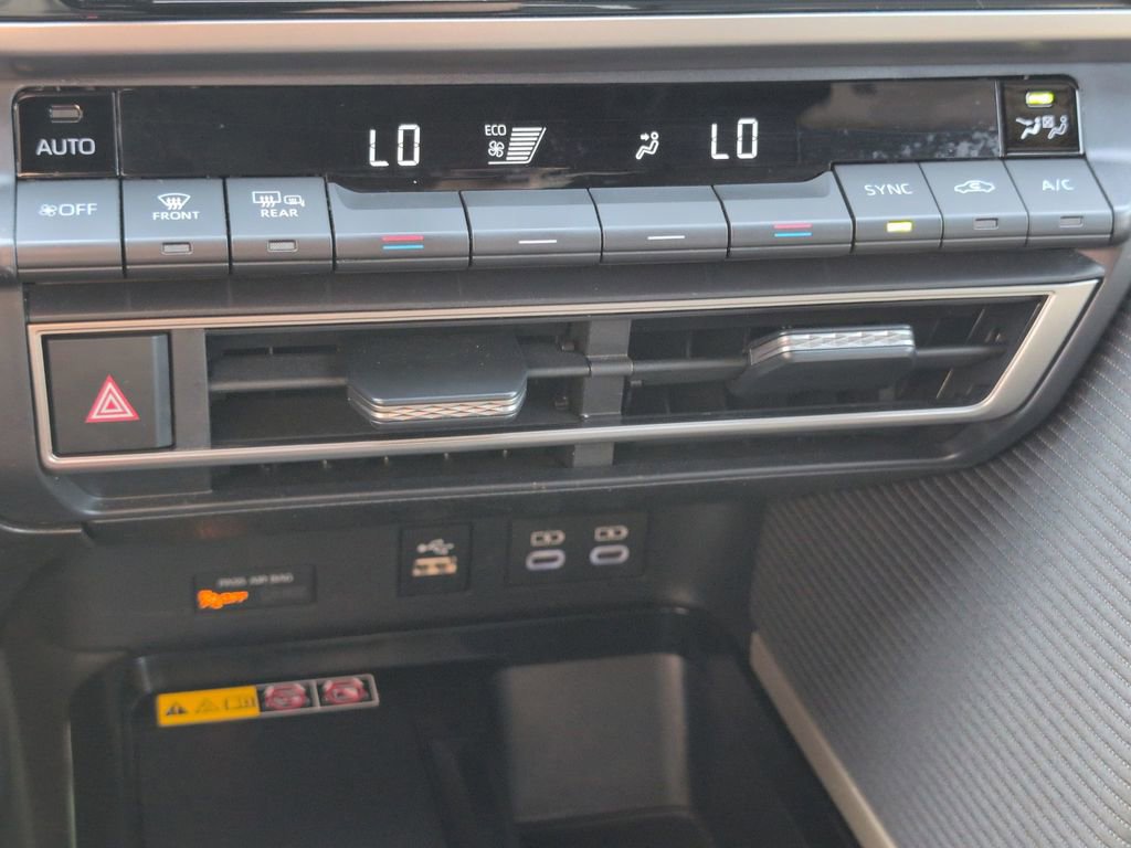 Used 2025 Toyota Camry SE image 19