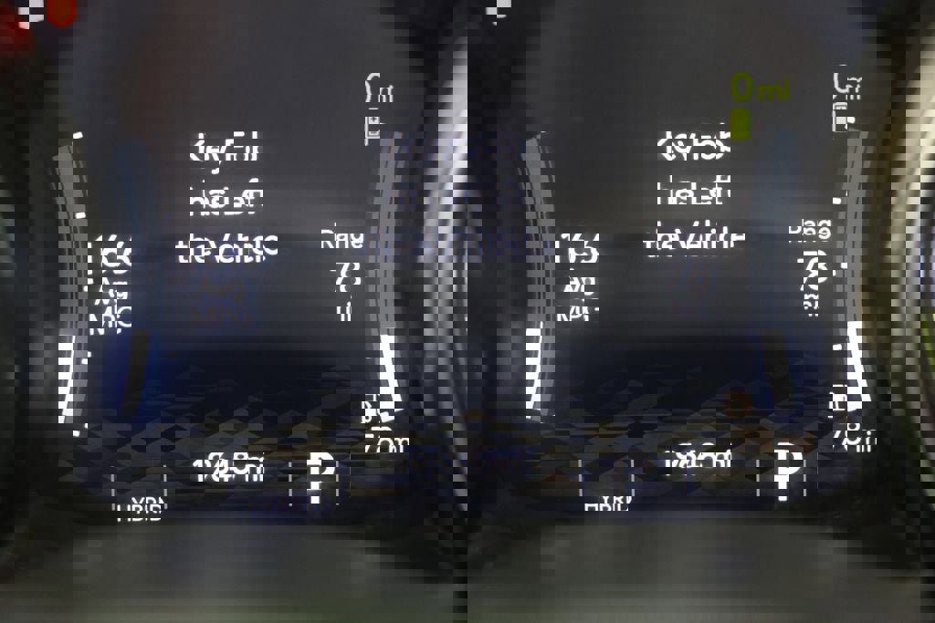 Used 2023 Jeep Wrangler Unlimited w/ Sun & Screen Package image 18