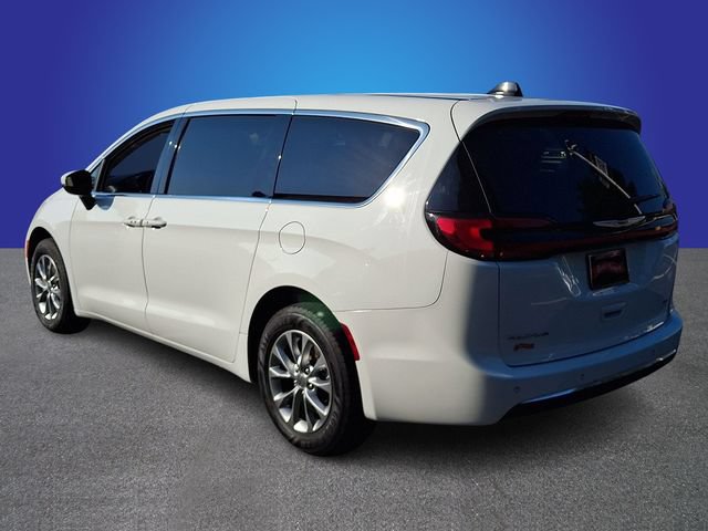 Used 2023 Chrysler Pacifica Touring-L AWD/4WD image 6