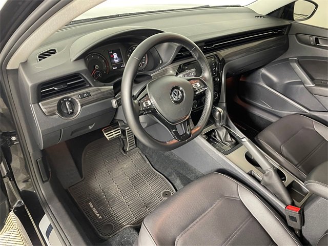 Used 2020 Volkswagen Passat 2.0T R-Line image 3