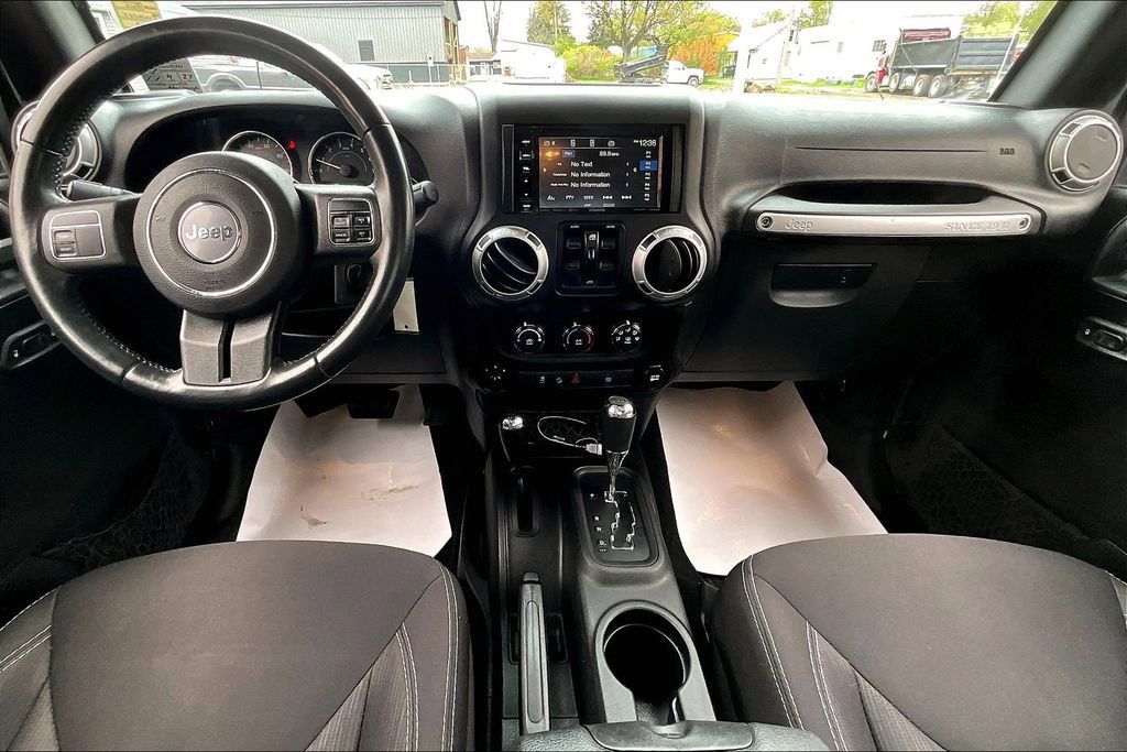 Used 2015 Jeep Wrangler Unlimited Sahara AWD/4WD image 14