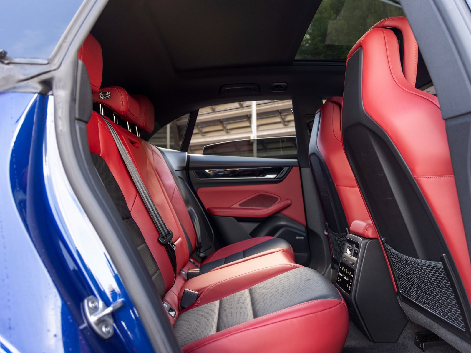 Certified 2024 Porsche Macan 4 Electric image 47