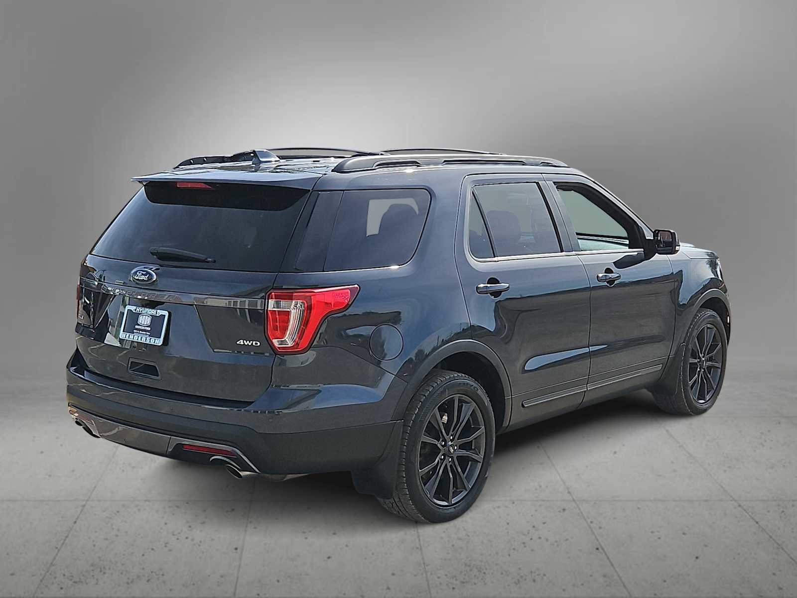 Used 2017 Ford Explorer XLT w/ Equipment Group 202A image 8