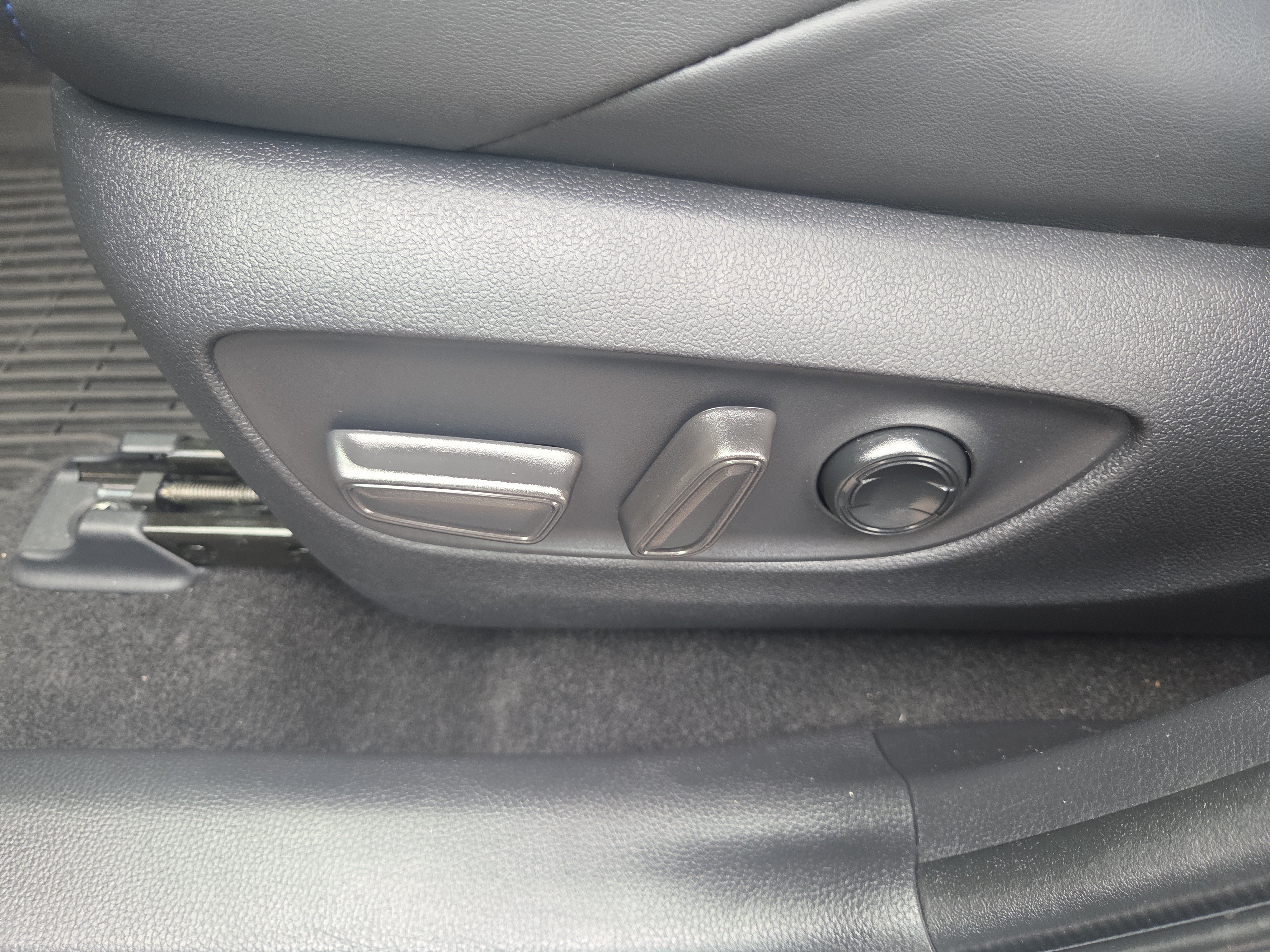 Certified 2022 Toyota RAV4 XSE AWD/4WD image 31