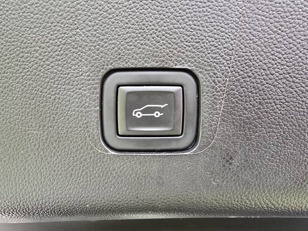 Used 2023 Chevrolet Traverse LT AWD/4WD image 15