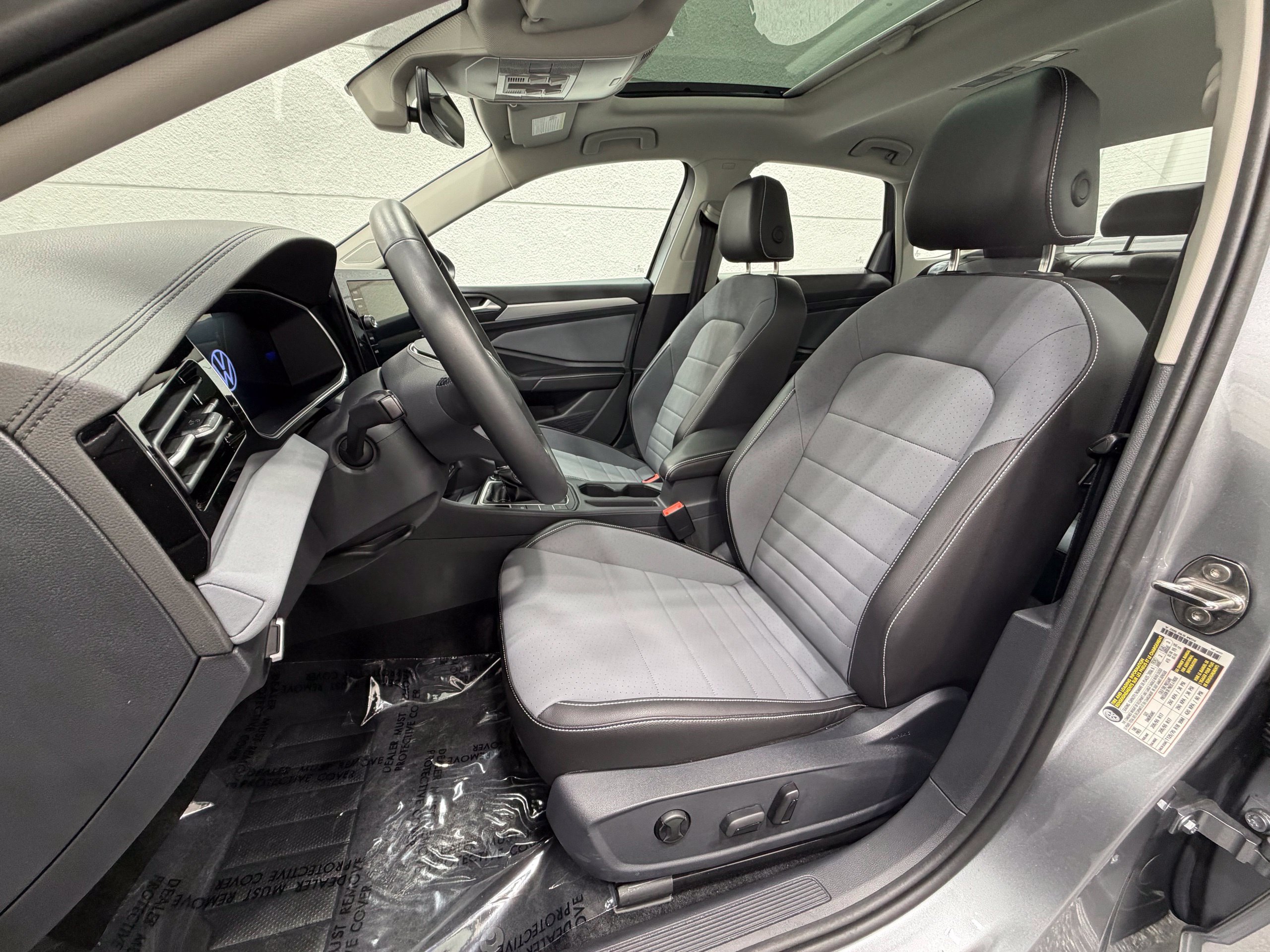 Certified 2026 Volkswagen Jetta SE FWD image 21