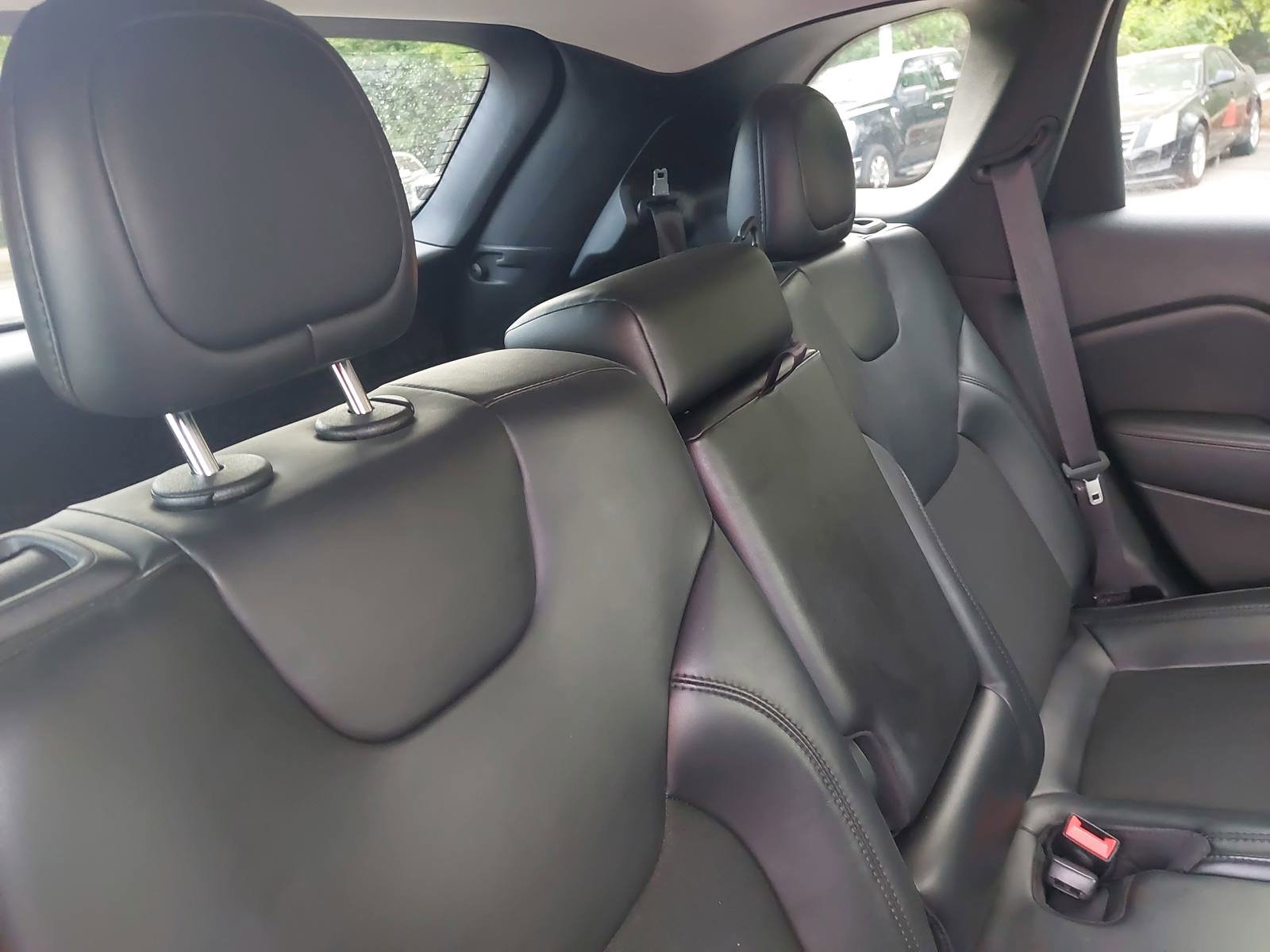 Used 2020 Jeep Cherokee Latitude Plus image 11